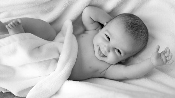 Buang Air Kecil Bayi Buang Air Kecil Bayi