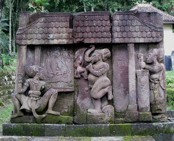 Relief pande besi Candi Sukuh