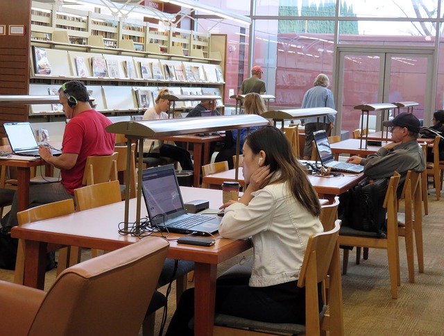 Perpustakaan sebagai pusat kegiatan belajar, membaca, dan mencari informasi